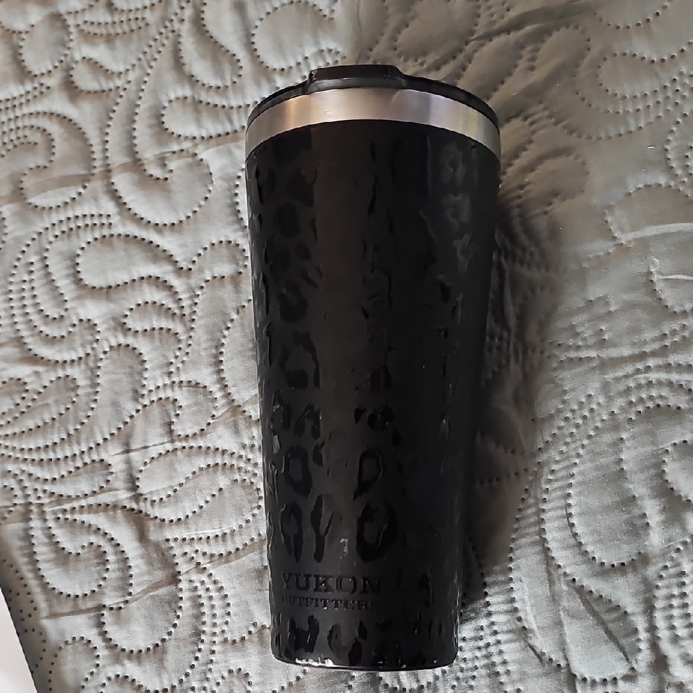 Yukon Outfitters 32oz Double Wall Vacuum Insulated Stainless Steel Leopard Print